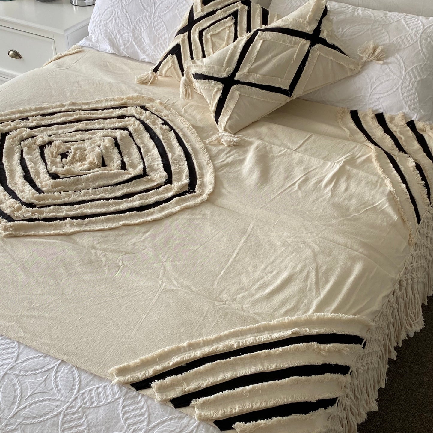 DIAMOND TUFTED THROW SET - Black and White